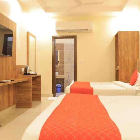 Hampton Hotel - 200 Mt From Golden Temple أمريتسار المظهر الخارجي الصورة