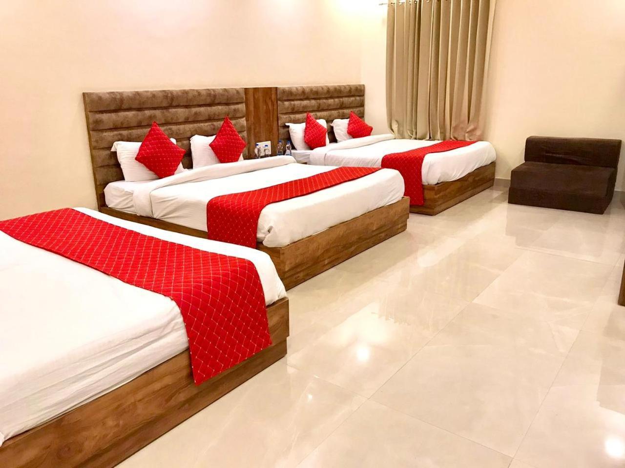 Hampton Hotel - 200 Mt From Golden Temple أمريتسار المظهر الخارجي الصورة