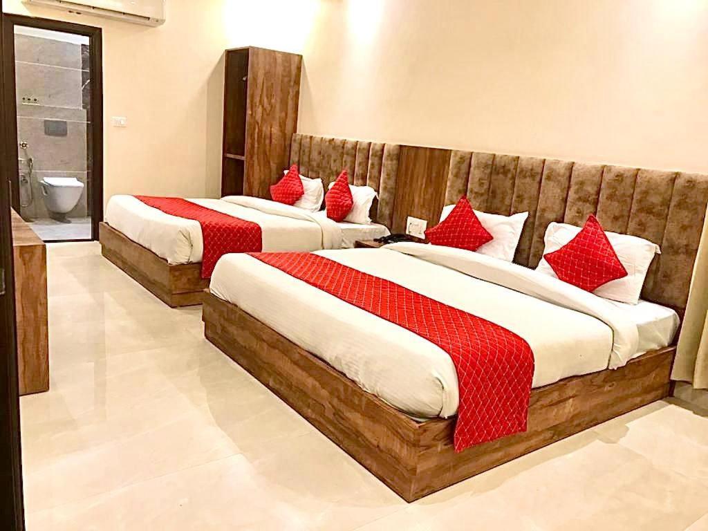 Hampton Hotel - 200 Mt From Golden Temple أمريتسار المظهر الخارجي الصورة