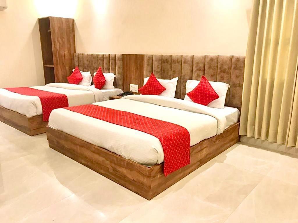 Hampton Hotel - 200 Mt From Golden Temple أمريتسار المظهر الخارجي الصورة