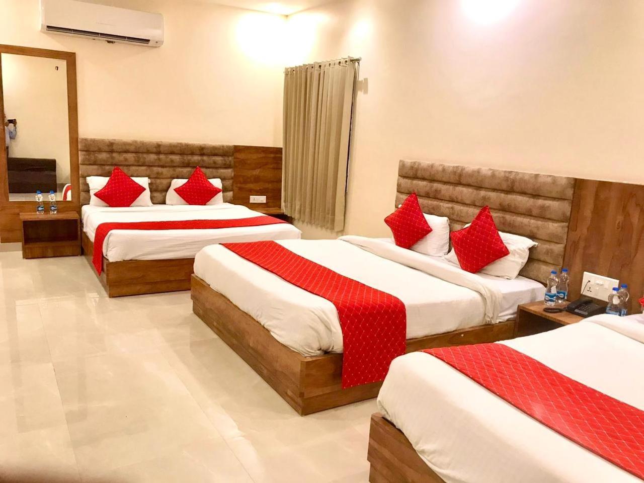 Hampton Hotel - 200 Mt From Golden Temple أمريتسار المظهر الخارجي الصورة