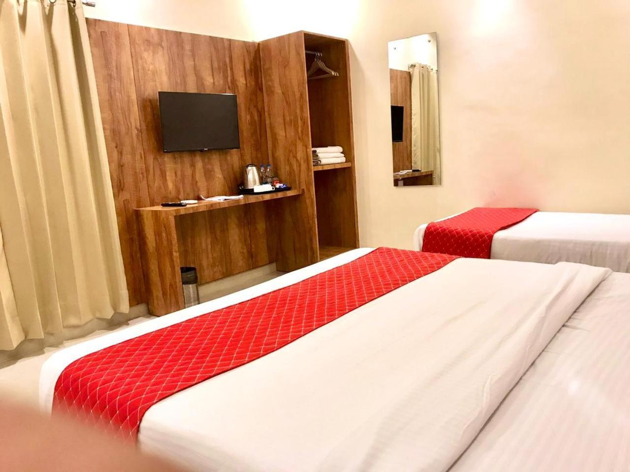Hampton Hotel - 200 Mt From Golden Temple أمريتسار المظهر الخارجي الصورة
