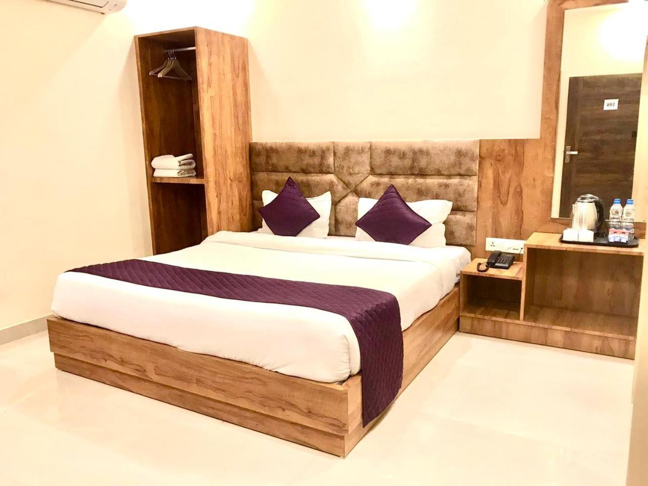 Hampton Hotel - 200 Mt From Golden Temple أمريتسار المظهر الخارجي الصورة